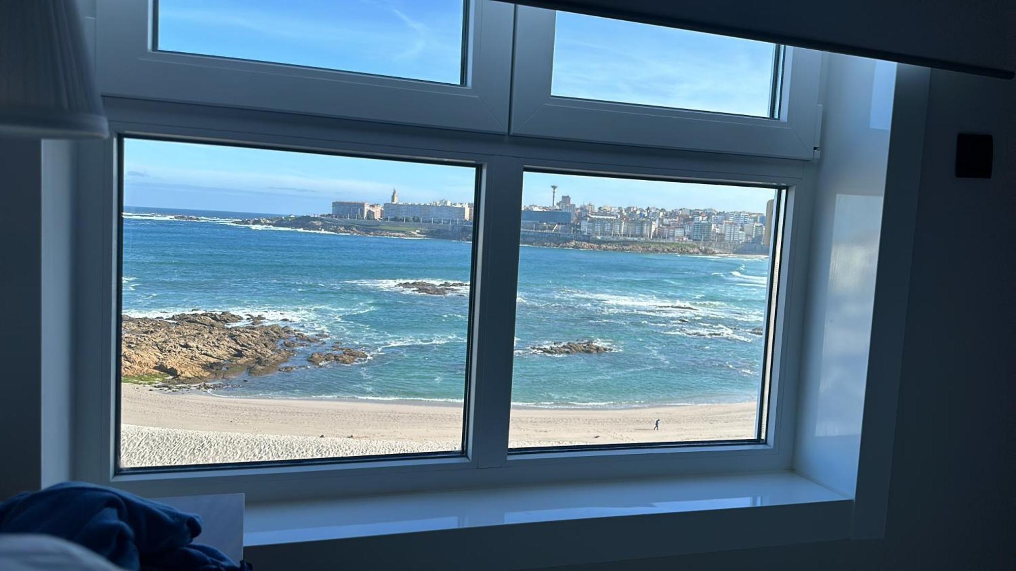 Piso Con Vistas A La Playa De Riazor Apartment A Coruna Bagian luar foto