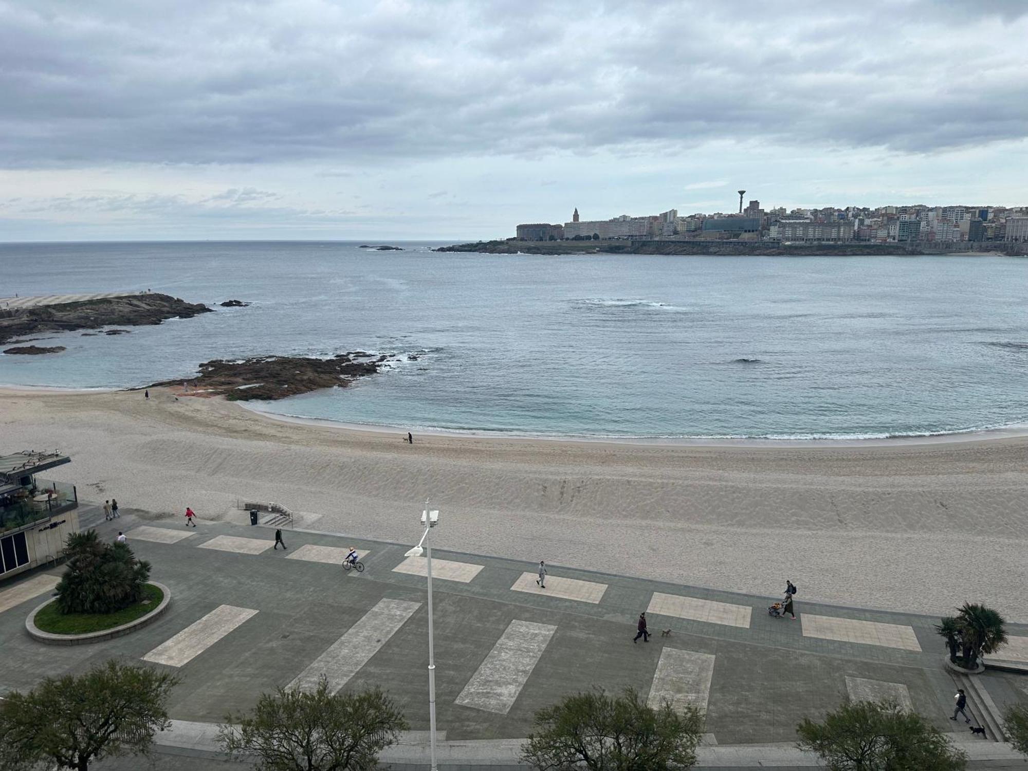 Piso Con Vistas A La Playa De Riazor Apartment A Coruna Bagian luar foto